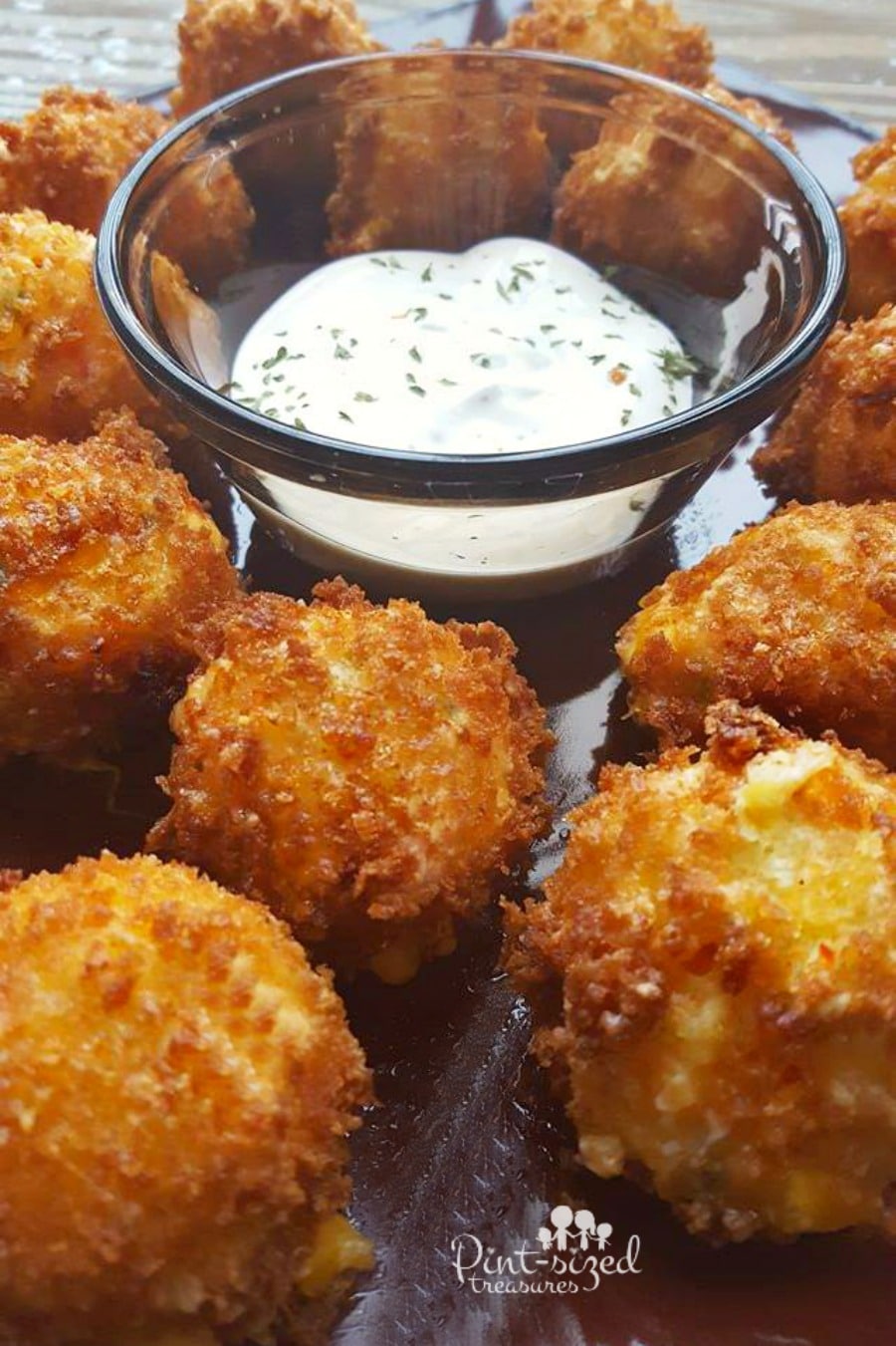 cheesy jalapeño poppers with dipping sauce