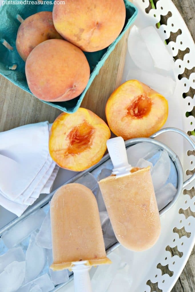 These homemade peaches and cream popsicles are made with greek yogurt and are healthy AND yummy! @alicanwrite