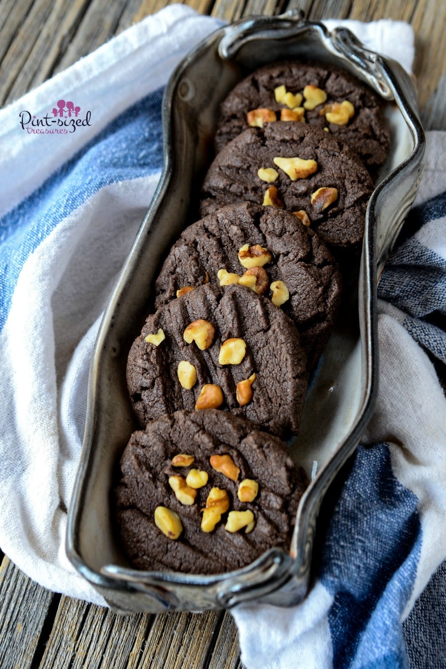 Ooh! Love these super-easy chocolate pecan cookies that are ready from prep to finish in minutes!