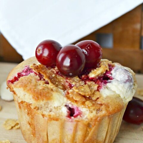 Easy cranberry cheesecake muffins #muffins #cranberryrecipes #cranberry #easymuffins #breakfastmuffins #easybreakfast #bestmuffins #cheesecakemuffins #cranberrycheesecake #cheesecakerecipe