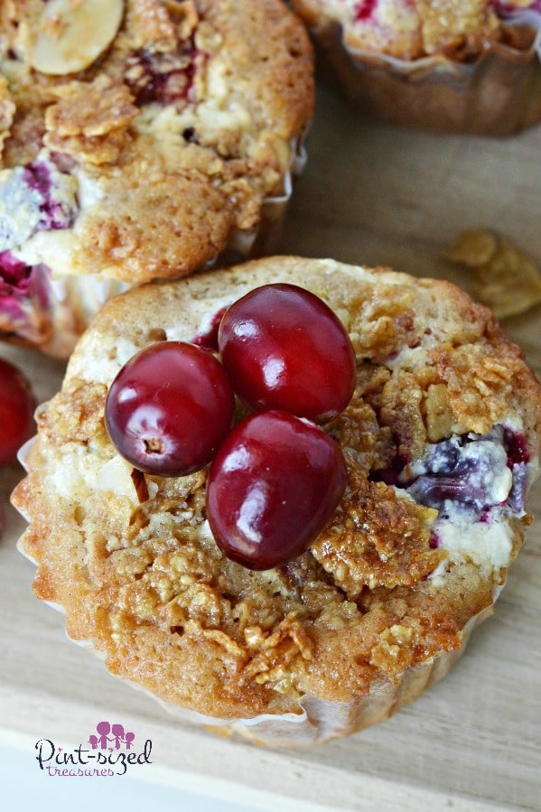 easy cranberry cheesecake muffin