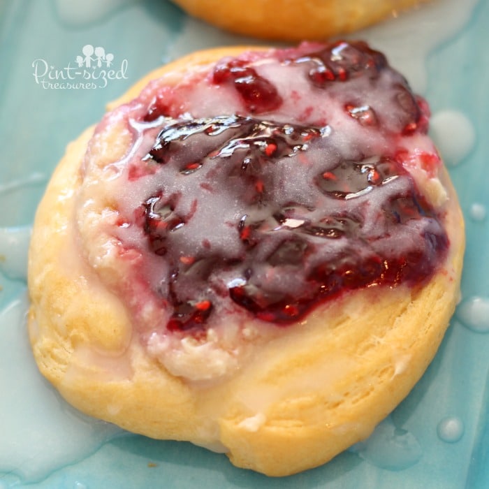 This is the yummiest and easiest cream cheese and raspberry danish recipe!
