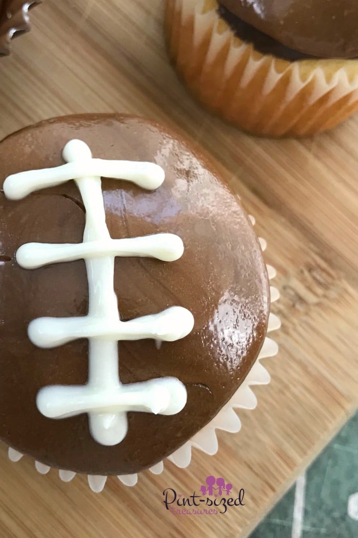 Gorgeous, double chocolate cupcakes are exactly what every football fan needs! #easycupcakes #Footballcupcakes #footballtreats #easyfootballtreats #Footballfans #footballfood #chocolatefootball #footballcake