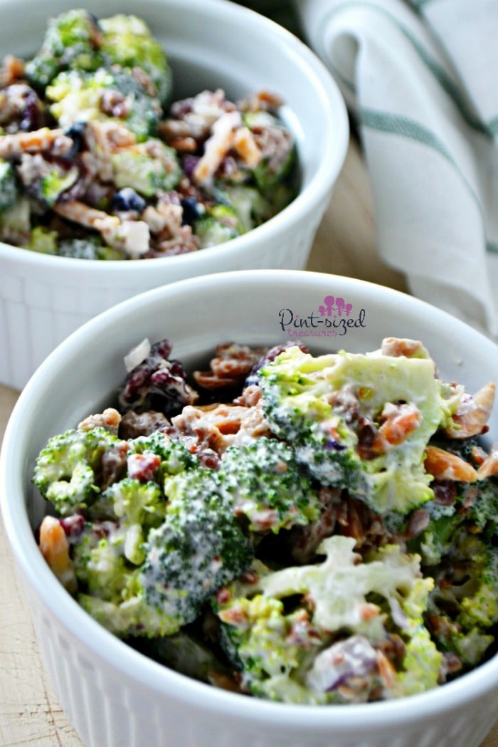 Easy cranberry broccoli almond salad that has a sweet and tangy dressing is the perfect easy side dish for your next family meal! #sidedish #cranberrybroccoli #broccoli salad