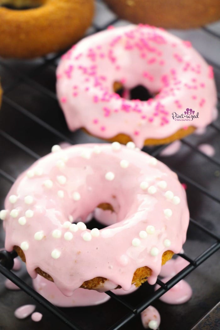 Easy baked strawberry doughnut recipe with homemade strawberry drizzle and glaze.