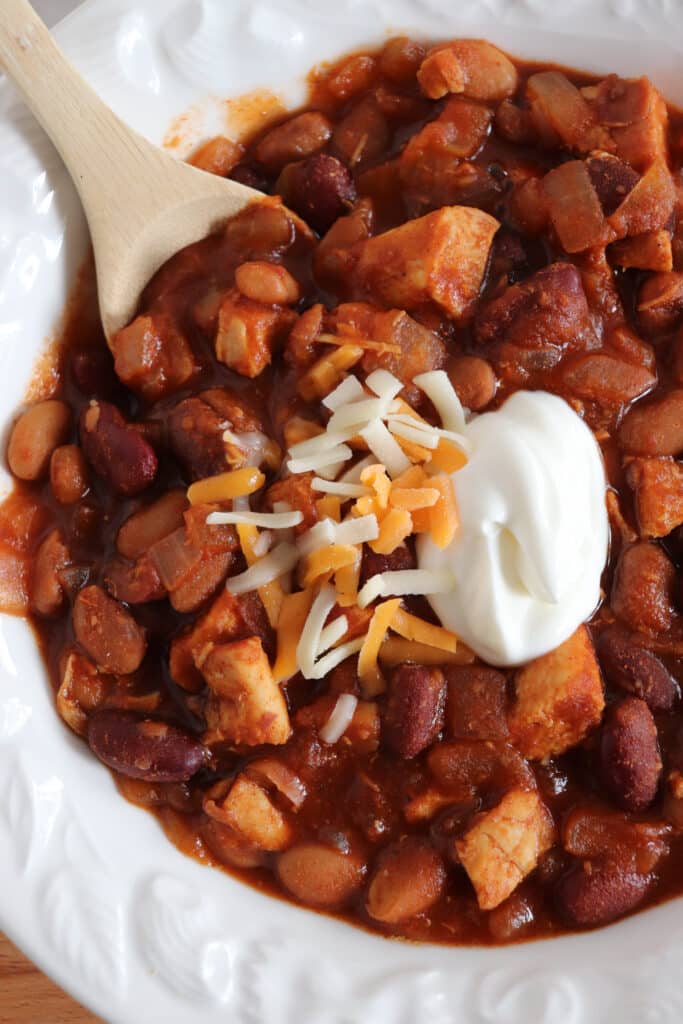chicken chili recipe with sour cream and cheddar cheese