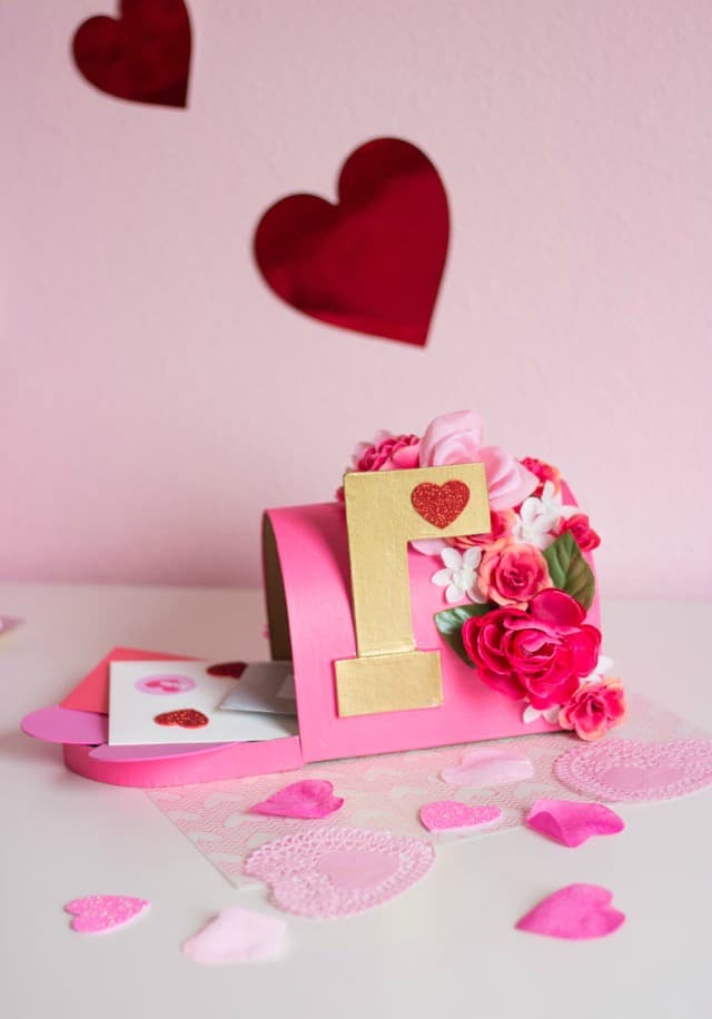 heart themed Valentine's Day mailbox craft for kids