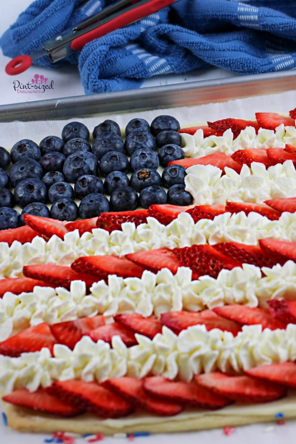 fruit pizza decorated as an American flag
