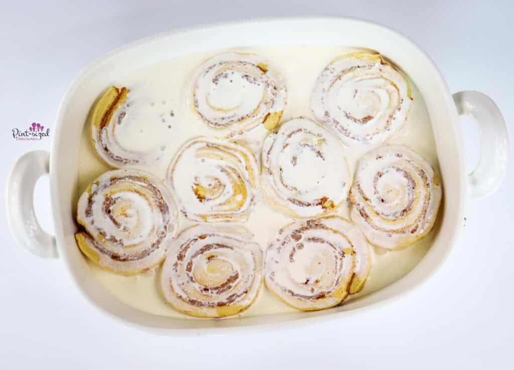 cinnamon rolls with whipping cream