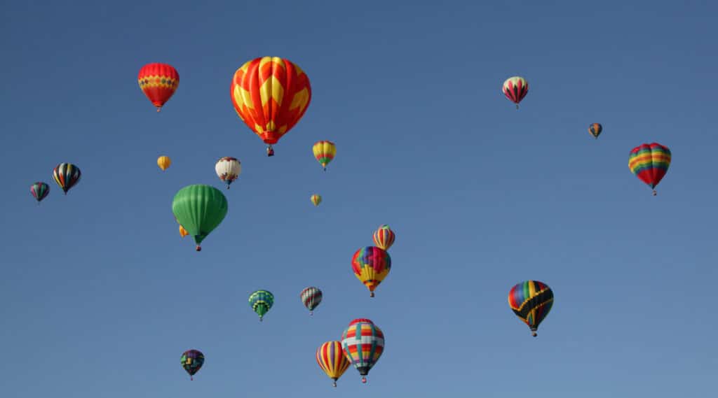 hot air balloon ride for summer date night idea