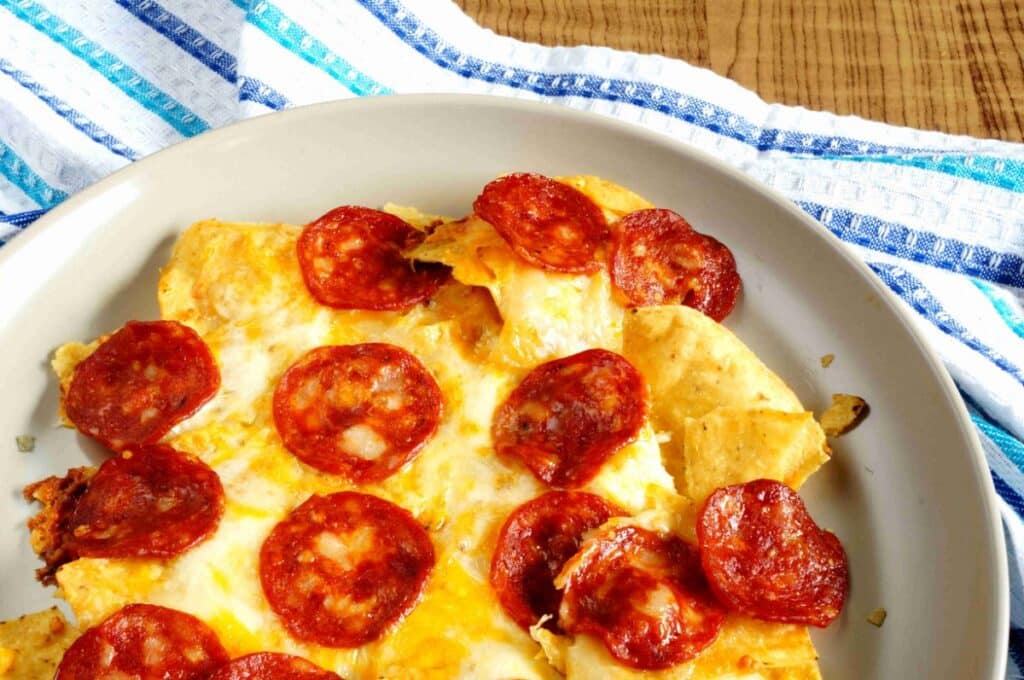 easy sheet pan pizza nachos