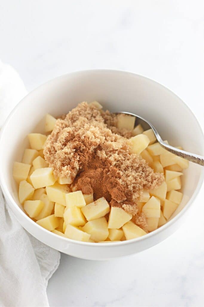 making apple fritter monkey bread
